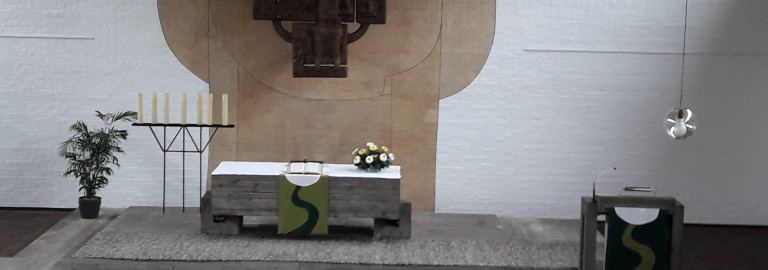 Altar St. Johannes mit Kreuz